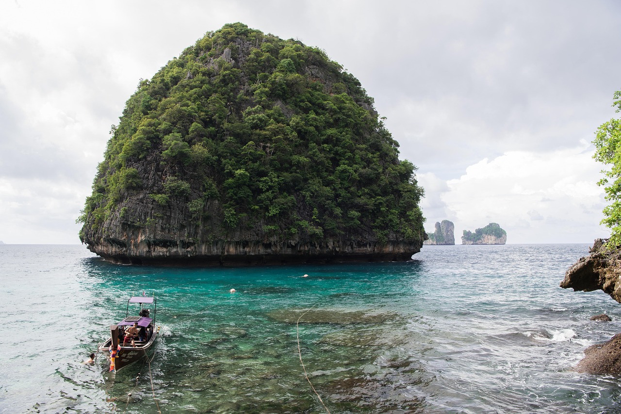 The Phi Phi Islands: destination picture for PhiPhiIslands.co.uk